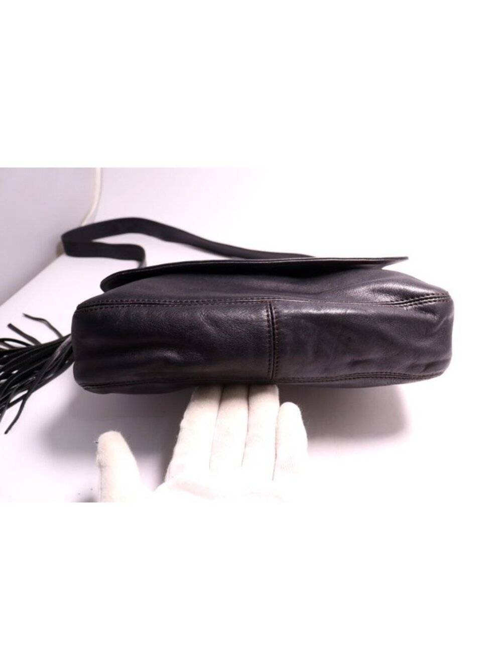 Chanel No 5 CC Logo Leather Shoulder Bag - Picture 3 of 10